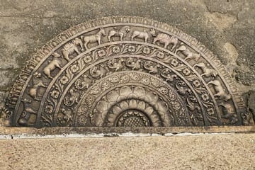 Anuradhapura and Aukana Day Tour from Negombo