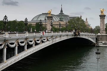 Photography Tour at Alexander III Bridge in Paris
