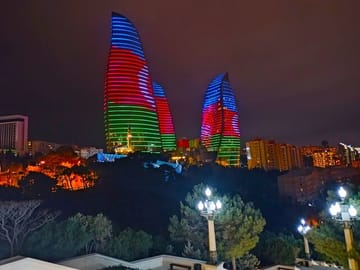 Baku-night-tour-highland-park-flame-towers-little-venice-boulevard