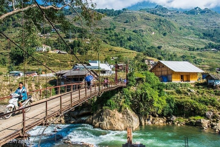 Sapa 2 Day 1 Night Trekking Tour (Cabin Bus + Homestay Overnight)