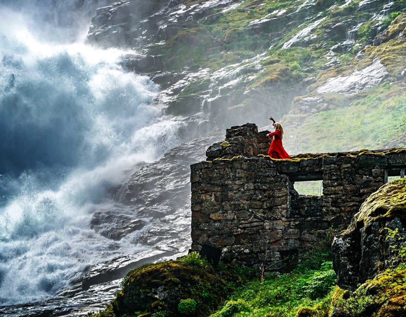 Kjosfossen Waterfall - Flåm Railway