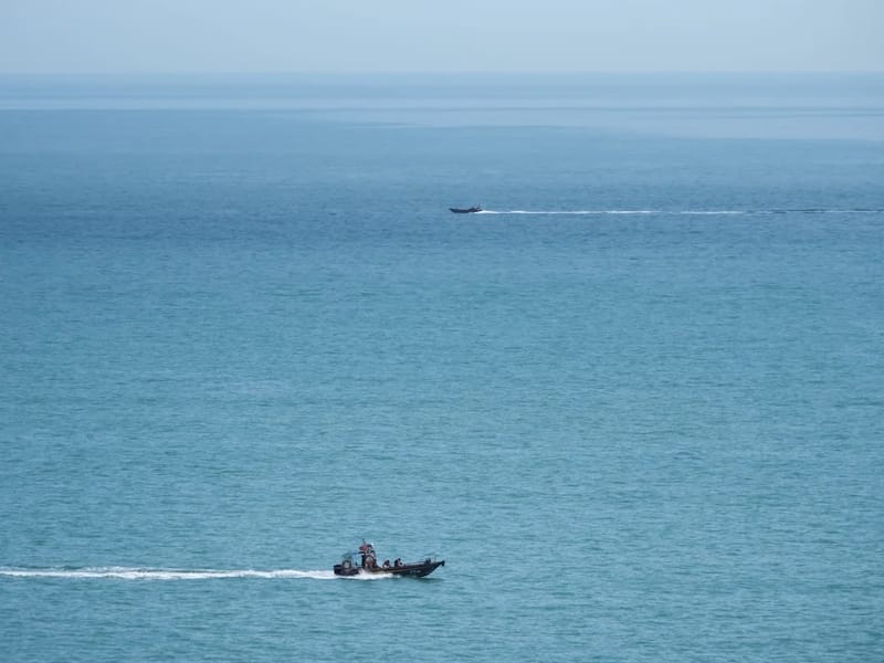 Shenzhen: Dongxichong Scenic Coast Private Day Trip
