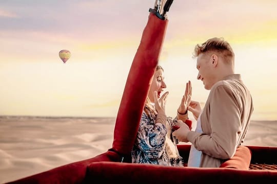 Dubai: Hot Air Balloon & Classic Land Rover Desert Ride