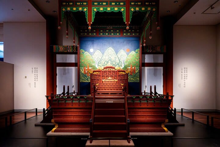 airport pickup, Seoul culture tour, Seoul first‑time visitors,Seoul private tour,hotel pickup, Seoul small group,family‑friendly Seoul,wheelchair accessible Seoul tour,N Seoul Tower,Custom itinerary