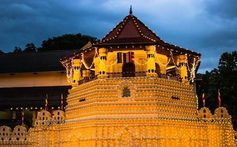 3 Days Tour to Kandy, Nuwara Eliya & Sigiriya