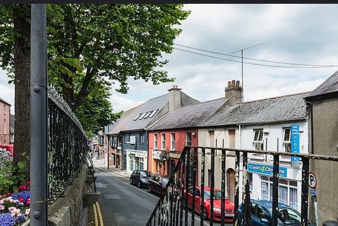 Wicklow and Glendalough private chauffeured sight seeing tour 6 pax