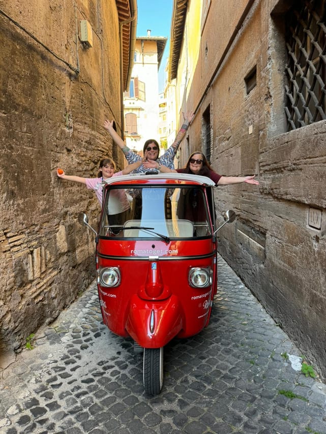 Seven Hills of Rome is the perfect way to discover Rome on board of the original ape calessino by Piaggio 10