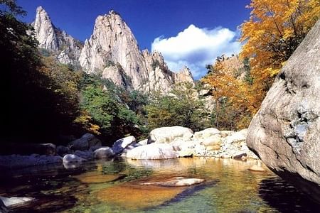 Classic Private Tour of Seoul, Suwon, Mt. Seoraksan Park & Sokcho