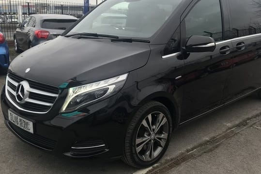Private transfers between London Gatwick - London City Airports