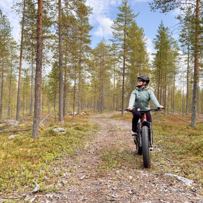 Electric Fat Biking at a Reindeer Farm in Rovaniemi - Image 4