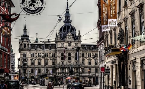 Graz Old Town Tour with Scenic Funicular Ride to Schlossberg