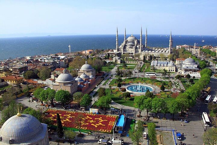 Istanbul Walking Tour: Discover Landmarks, History & Local Delights