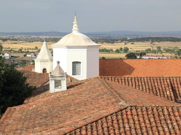 Evora Highlights – Roman Temple, Cathedral and Historic Center