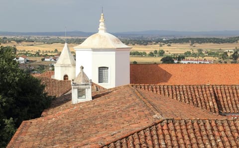 Explore Evora's Roman Temple, Cathedral, and Historic Center