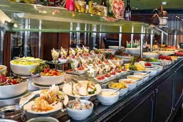 Nile Dinner Cruise with Live Entertainment in Cairo