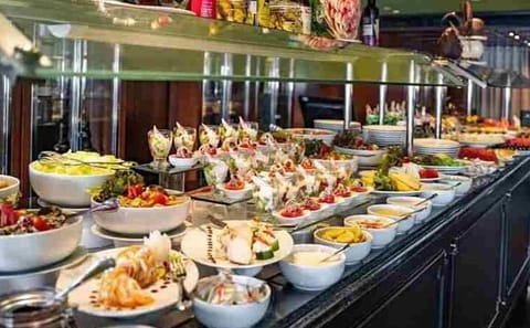 Nile Dinner Cruise with Live Entertainment in Cairo