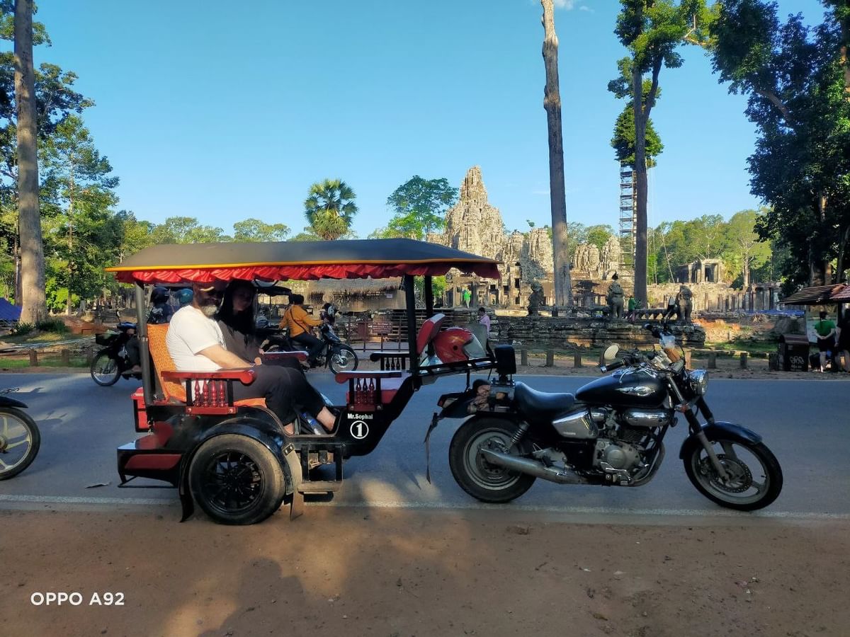 Private Angkor Wat Tuk-Tuk Tour with Sunrise, Sunset & Local Markets