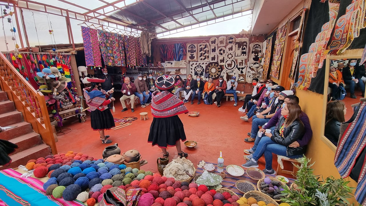 Seminar on Ancient Textiles and the Ceramic Workshop of Pablo Seminario in the Sacred Valley, Cusco 4