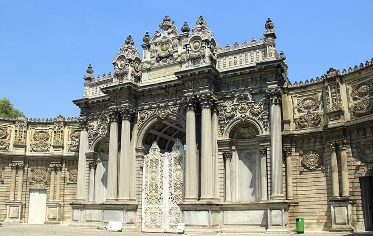 Istanbul Two Continents Tour Including Dolmabahçe Palace and Bosphorus Sightseeing Cruise