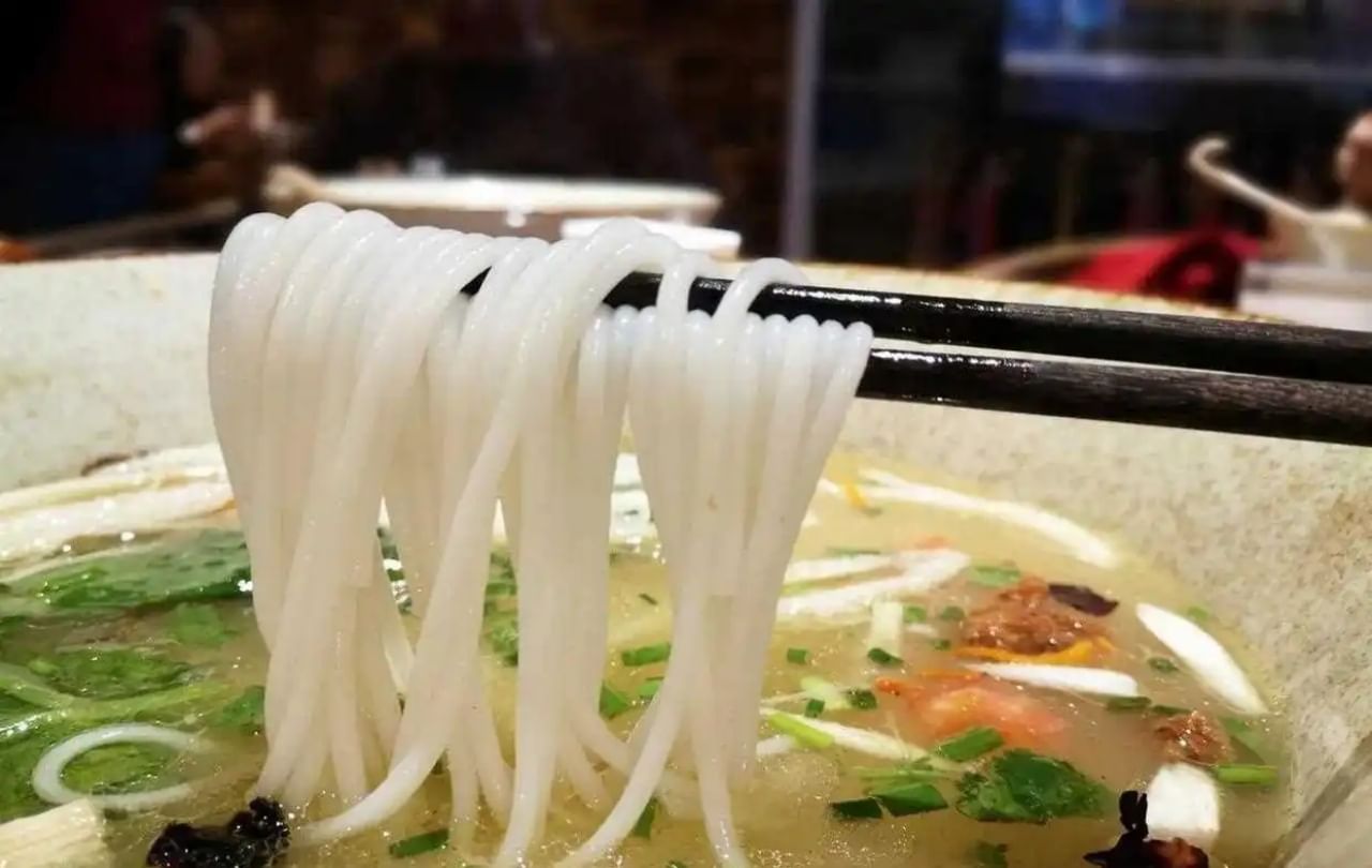 Cross-bridge rice noodle experience