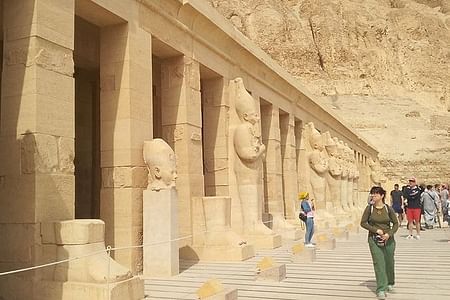 Luxor Day Tour from Hurghada: Explore Ancient Temples and Tombs