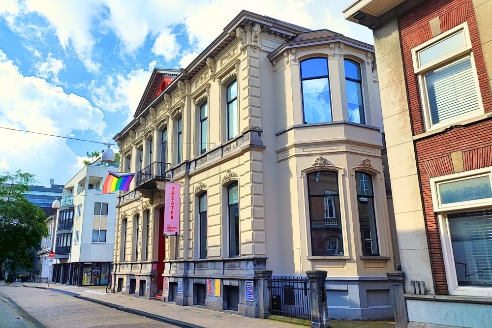 Street view of Theater De Nieuwe Vorst along the route of the outdoor escape game City Detective.