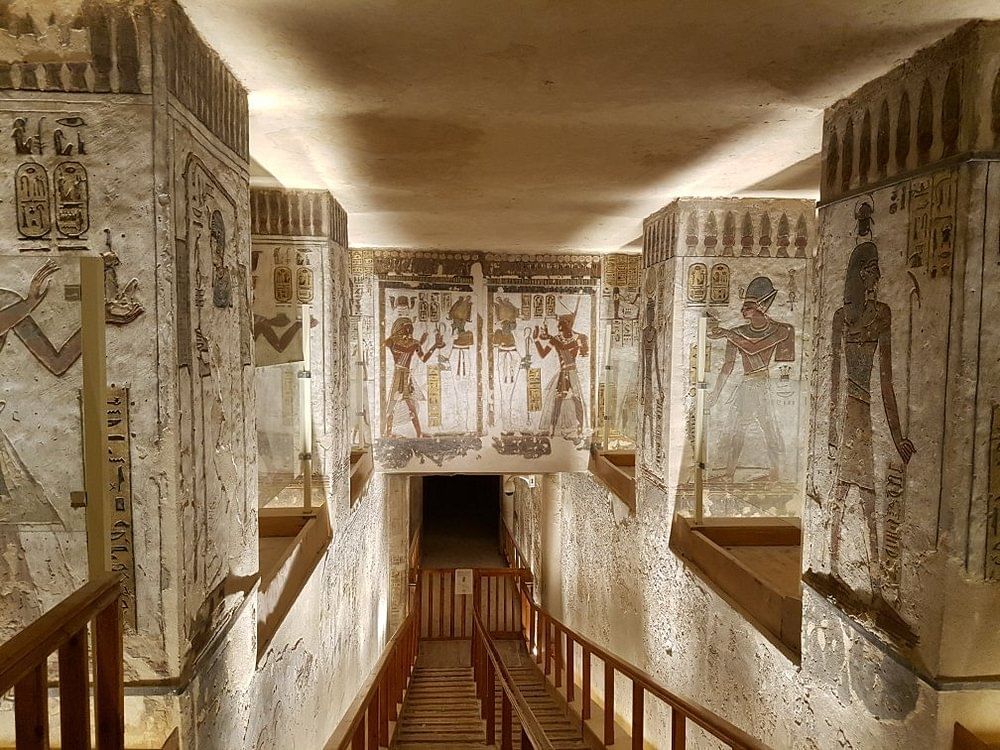 Colored walls in Valley of the Kings