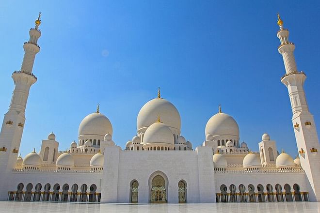 Recorrido por la ciudad de Abu Dabi con entrada a Yas Water World desde Dubái