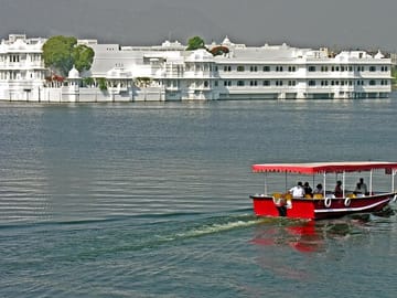 Turtle Beach Boat Tour & Mud Bath & Thermal Pool in Marmaris