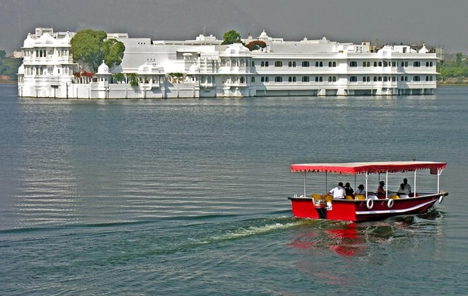 Cultural Bus Tour of Jaipur and Balicha in Rajasthan