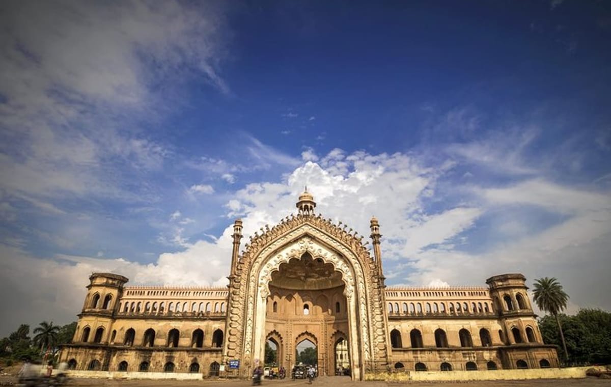 Lucknow 3-Days Private Tour with Hotel and Transfers