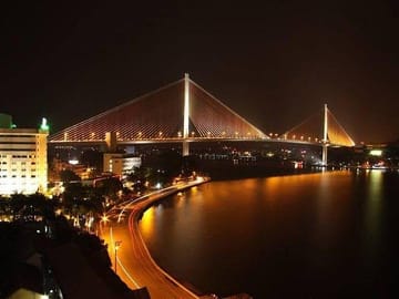 Night Tour of Ha Long Bay and Hạ Long City Highlights