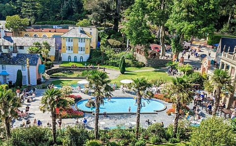North Wales Day Tour: Portmeirion, Castles, and Snowdonia