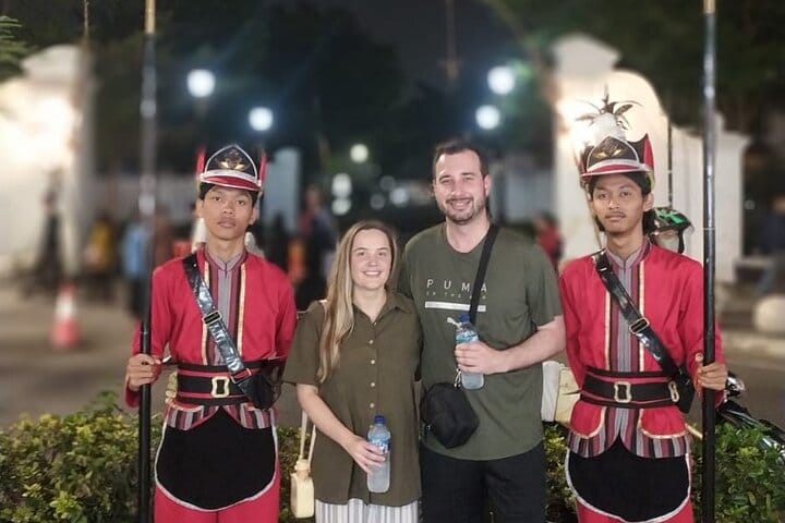 Night Walking Tour-Malioboro street food with guide at Yogyakarta 6