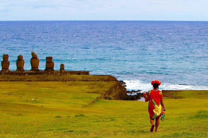 Discover the mystical Easter Island and its famous gigantic stone statues 8