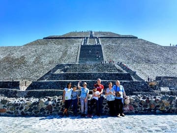 Private Layover Tour of Teotihuacan and Guadalupe Shrine in Mexico City