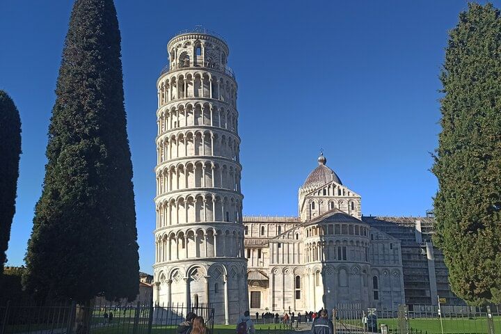 PRIVATE TOUR: Pisa & Siena in one day with Wine tasting & Lunch in Chianti