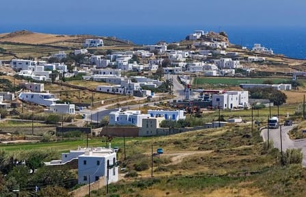 Mykonos Highlights: 2-Hour Van Tour to Ano Mera and Beaches