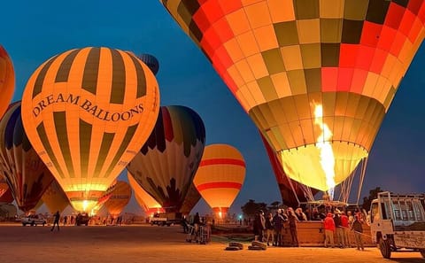 Hot Air Balloon Ride Over Luxor with Hotel Pickup and Drop-off