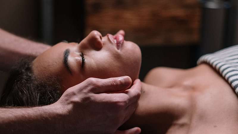 The massage in head help reduce stress and tension and relieve migraine