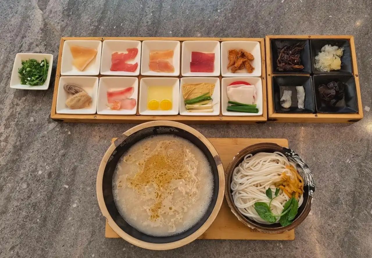 Cross-bridge rice noodle experience