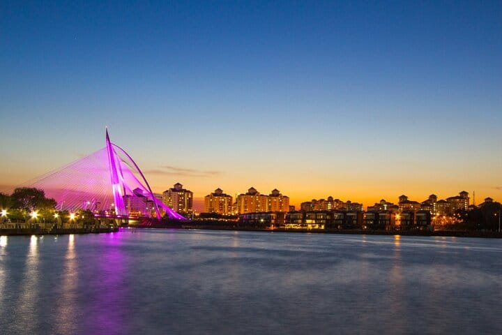 Private Kuala Lumpur Discovery Tour with KL Tower Skydeck & Skybox Visit