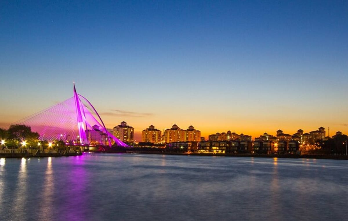 Private Putrajaya Sunset Cruise and Kuala Lumpur Night Trip