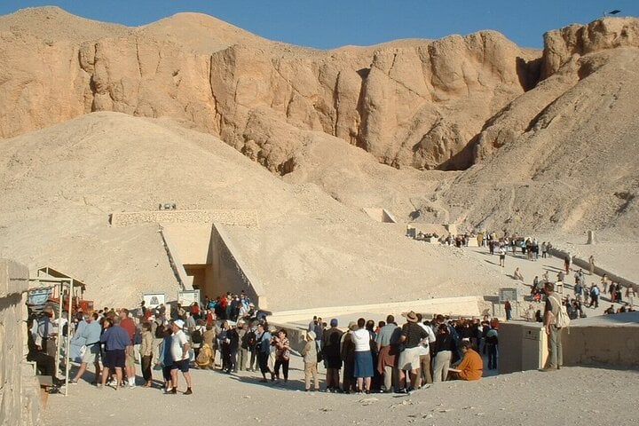 Luxor Valley of the kings, Temple Hatshepsut, colossi of Memnon 7