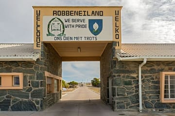 Private Tour of Robben Island, Kirstenbosch, and Groot Constantia