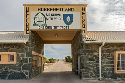 Robben Island, Kirstenbosch Garden, Groot Constantia Private Tour