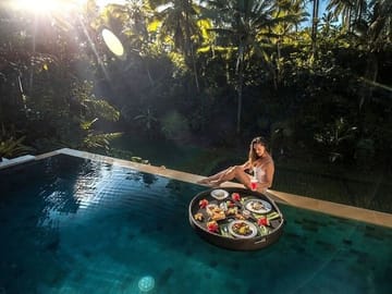 Floating breakfast