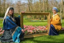 Visit the Kuekenhof gardens and its tulip fields with a car and private guide picked up at your hotel 7