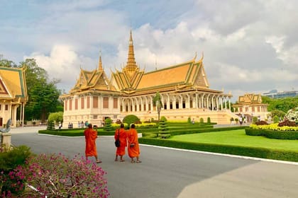 Day Trip from Sihanoukville to Phnom Penh with Guided Tour