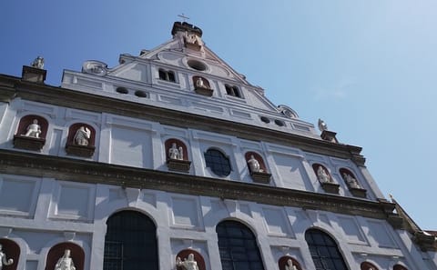 Guided Tour of Historic Churches in Munich